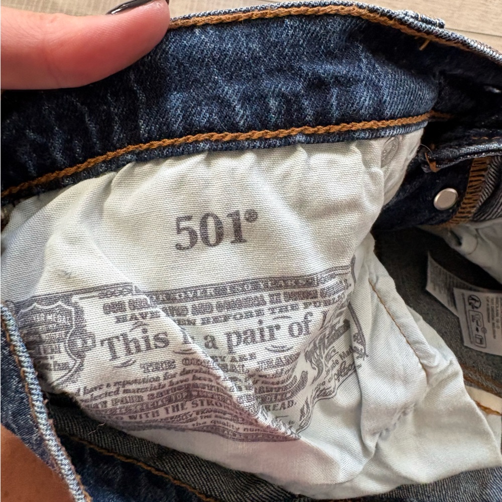 Levi’s 501 Dark Wash Denim Women Shorts - Picture 3 of 6